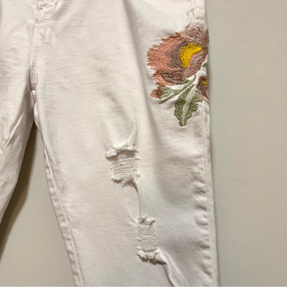 YMI Mid Rise Ankle Distressed Jeans Size 15 White - Picture 4 of 12